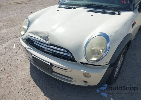 2006 Mini Cooper z USA, uszkodzony, nr VIN WMWRC33516TK16824